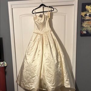 Elegant Bridal Gown Size 10